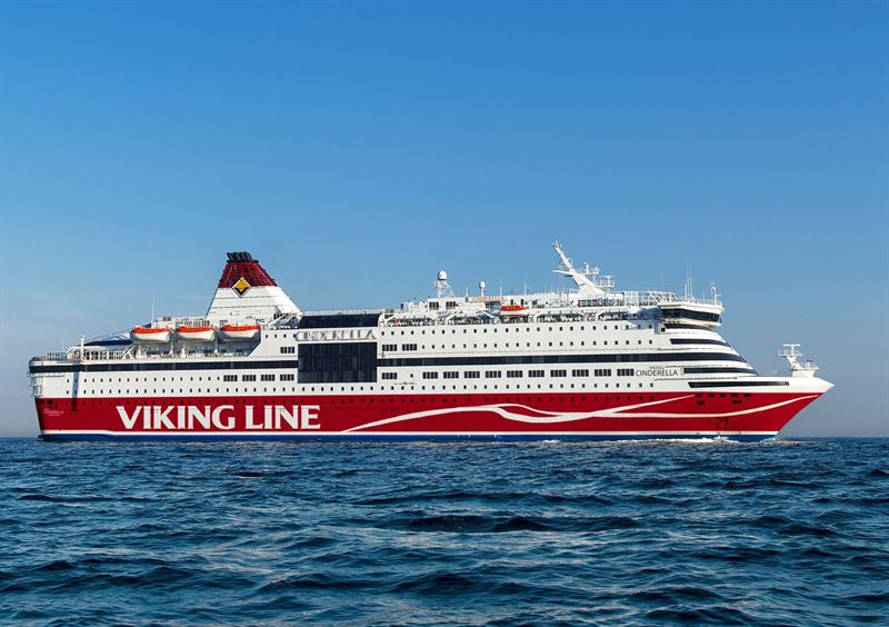 Finnish flag hoisted at the stern of Viking Cinderella – all of Viking Line’s vessels are now registered in the Finnish Ship Registry