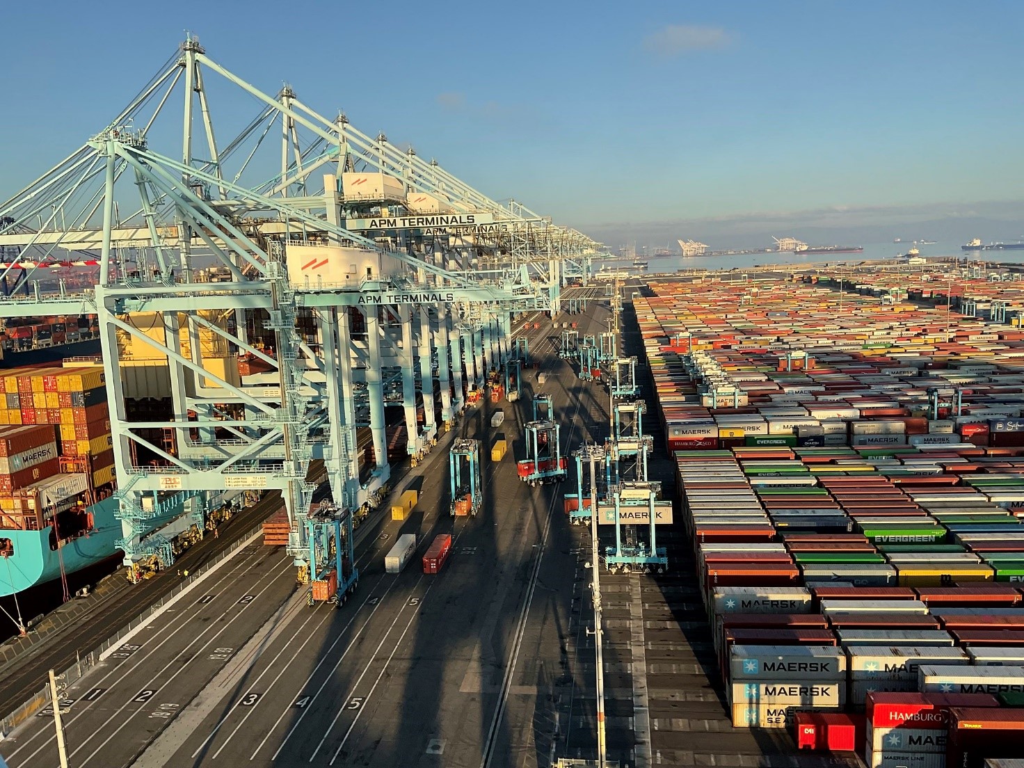 Kalmar and APM Terminals join forces for straddle carrier electrification pilot at Pier 400 terminal in Los Angeles