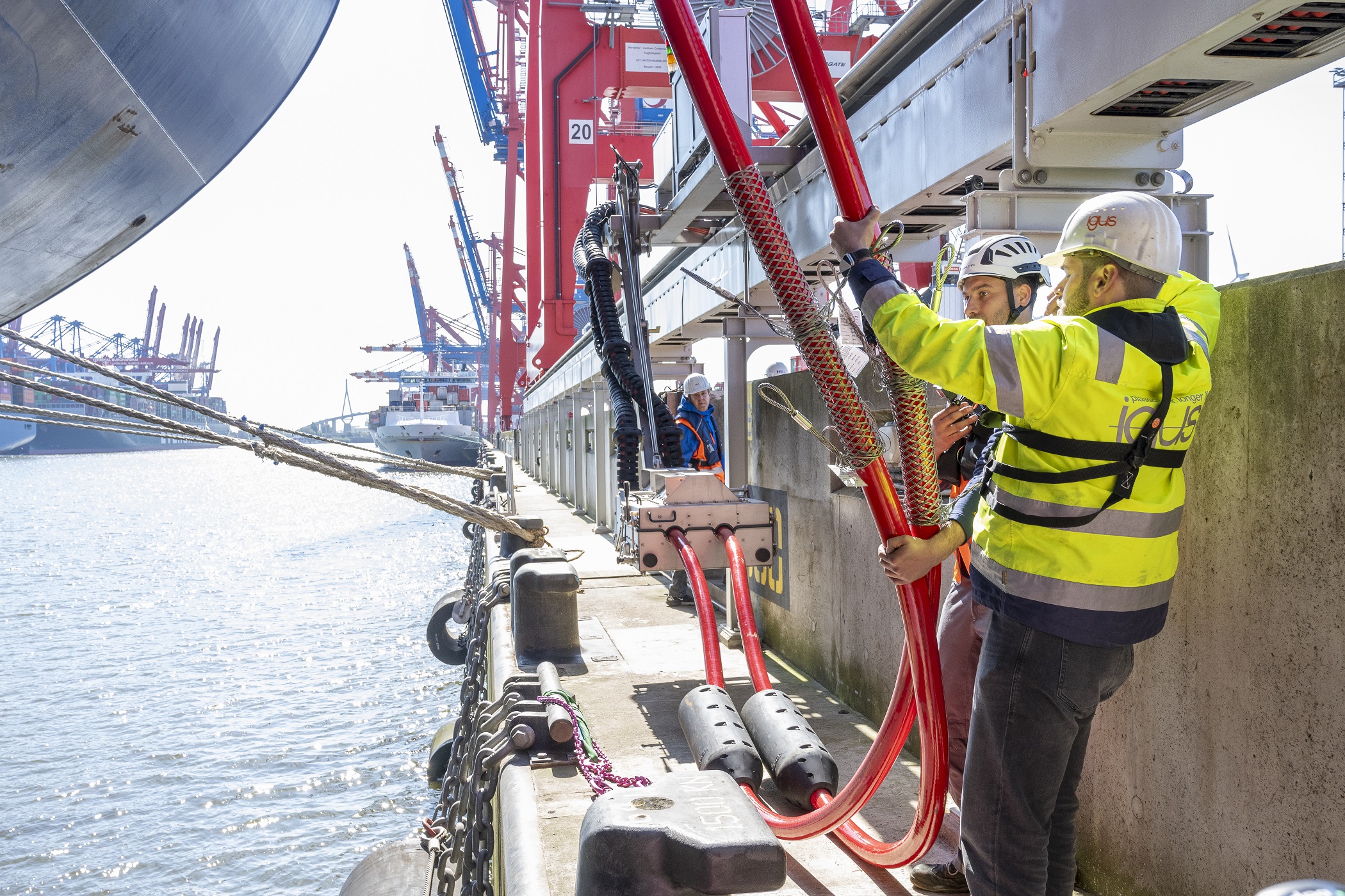 Port of Hamburg is the first port in Europe to offer shore power for both container and cruise ships