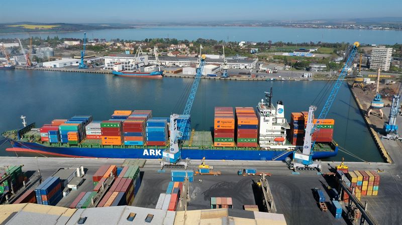 Bulgarian port places first order for new Konecranes Gottwald Mobile Harbor Cranes, building on long-term success with pre-owned units