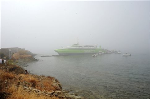 High-speed ferry Flying Cat 4 ran aground near Tinos, Greece due to thick fog in the early morning of July 23rd.