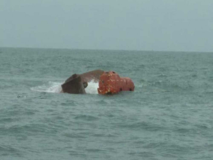 Dredger owned by Mercator Sinks near Mangalore port