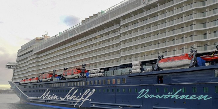 Kiel Welcomes The Tui Cruises Newbuilding Vesselfinder