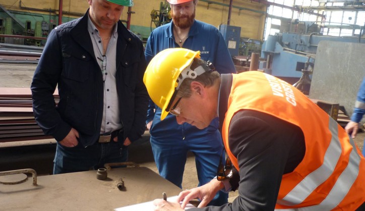 SVP Marine & Technical at Color Line, Jan Helge Pile, signing the official papers