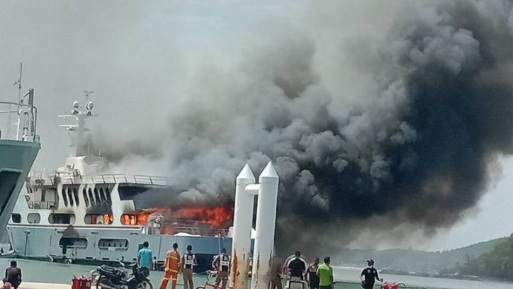 Big Fire Causes Major Damage To a 55-metre Super Yacht in Phuket (Video)