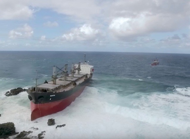 Salvors May Use Explosives to Free Grounded Bulker