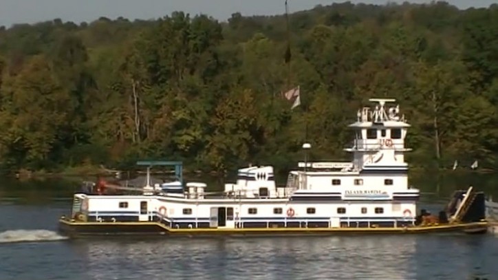 Tow Boat Sinks on Flooded Ohio River