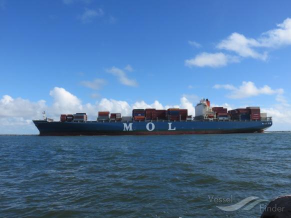 Two MOL-operated and managed vessels selected as 2016 'Best Quality Ships Award'
