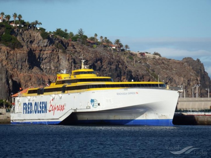 Fred. Olsen opts for MTU engines and service supplied by Rolls-Royce for its new fast ferries