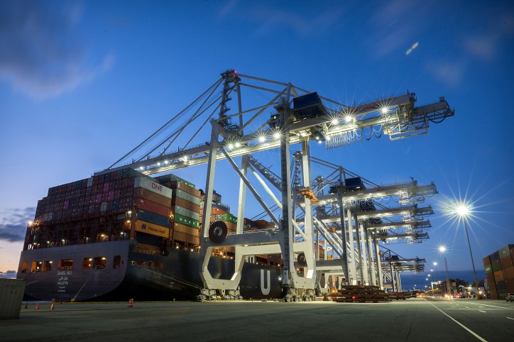 First new crane begins work at Port of Savannah