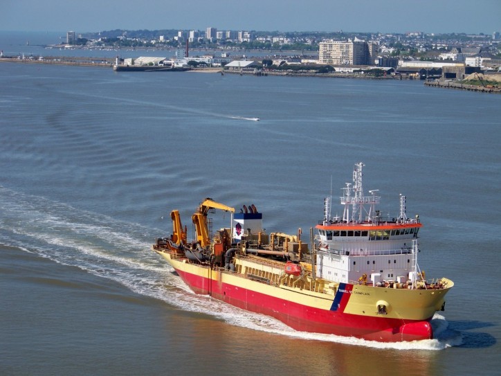 Damen Shiprepair & Conversion wins contract for first European conversion of a dredger to dual-fuel LNG / MGO