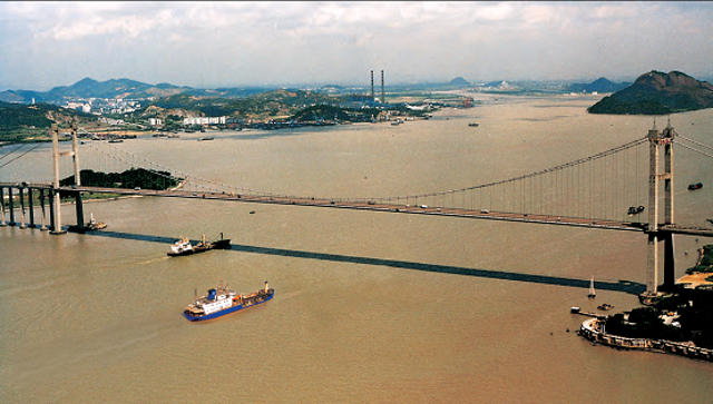 Cargo vessel sinks off Guangzhou Port after collision with other freighter 