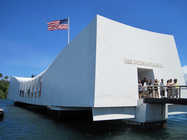 Visitors tours on USS Arizona Memorial suspended after docking incident