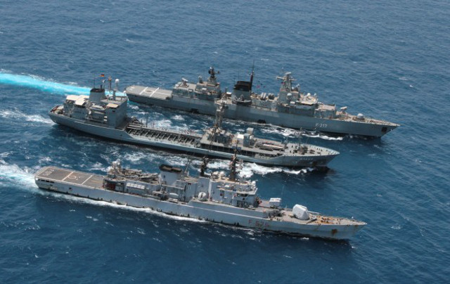 Multi-Ship refueling keeps Operation Atalanta warships on patrol