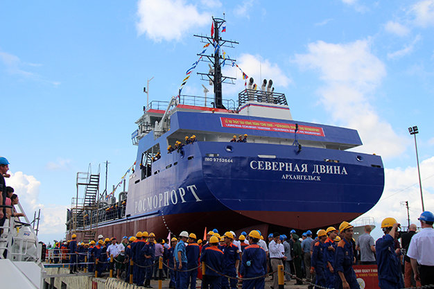 The ceremonial launching of the TSHD 2000 Severnaya Dvina on November 9