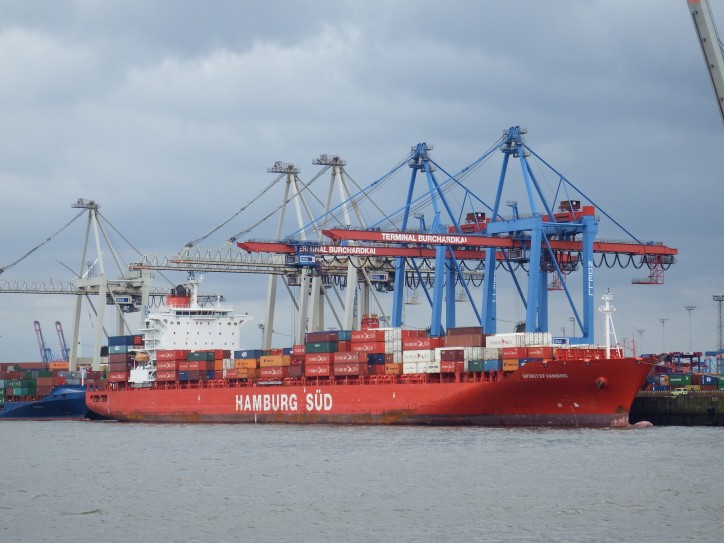 Hapag-Lloyd's vessel Spirit of Hamburg suffered an incident in the Panama Canal