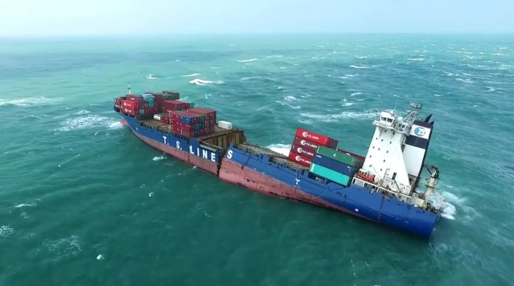 WATCH: Oil Spill Clean-Up Operations After TS Taipei Grounding Continues