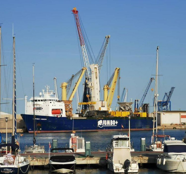 Jumbo Moves Heavy Mobile Crane Within Castellon Port
