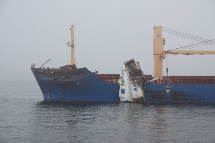 Collision between container ship Delphis Gdansk and cargo ship BBC Neptune in the Great Belt Strait, Denmark (Video)