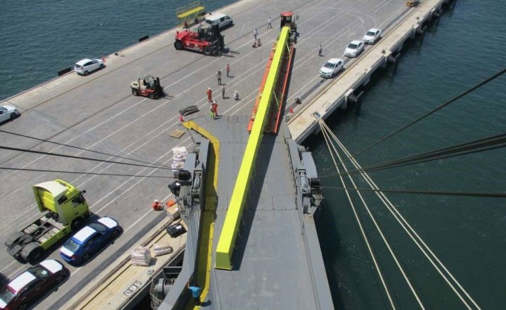 Höegh Autoliners transported a 43m long breakbulk unit on single rolltrailer from Turkey to Bahrain