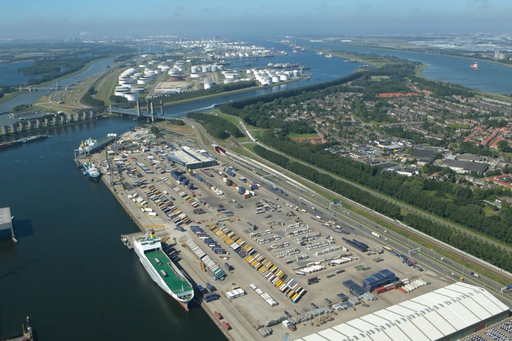 Coordinated action to mitigate the effect of a hard Brexit around the port of Rotterdam