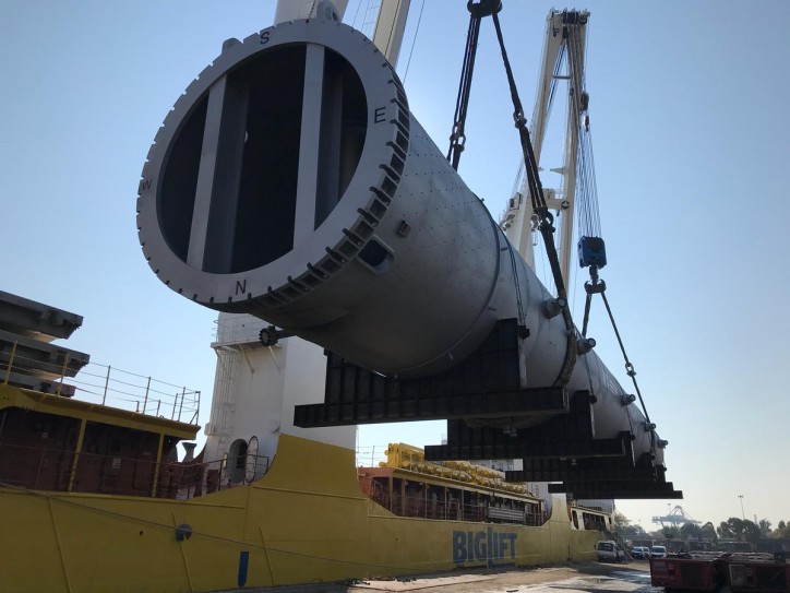 A record-breaking cargo project: Two reactors weighing over 3,000 tonnes are dispatched, the largest ever loaded in the port of Venice