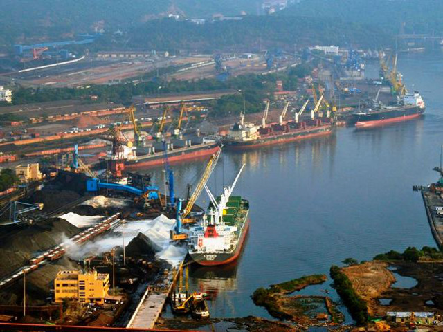 India: Major ports handle 300 million tonnes in first half