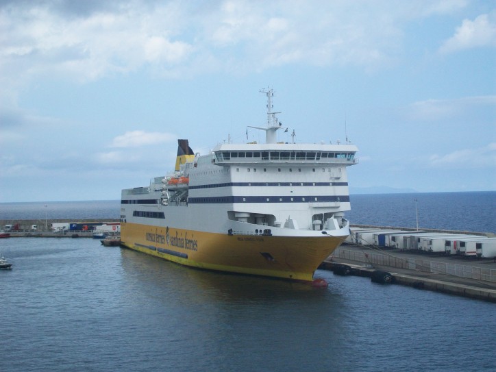 Italian passenger ferry hits pier in Nice