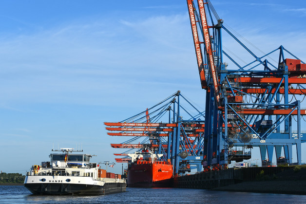 First Hamburg call by new express inland waterway ship ‘Hanse’