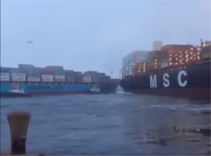 Collision between containerships Laura Maersk and MSC Shuba in Callao, Peru (Video)