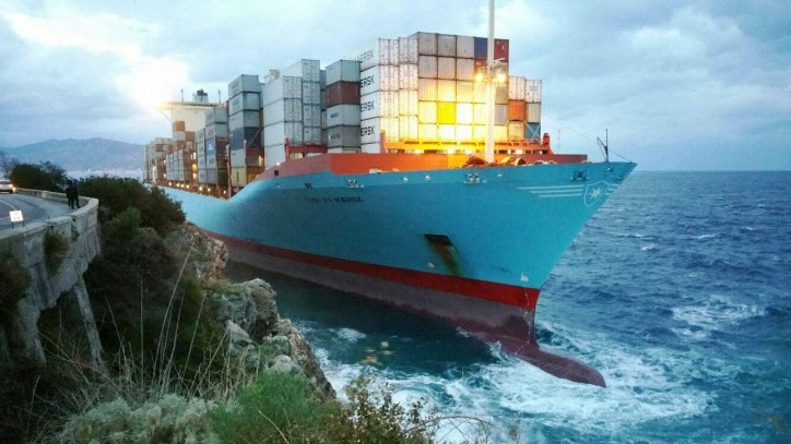 Container ship Gustav Maersk refloated after grounding at Torre Cavallo, Messina Strait (Video)