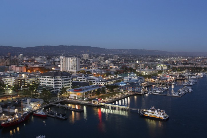 Port of Oakland signs Blue & Gold Fleet for free harbor tours