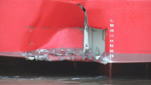 Car Carrier Thames Highway damaged while maneuvering in Bremerhaven