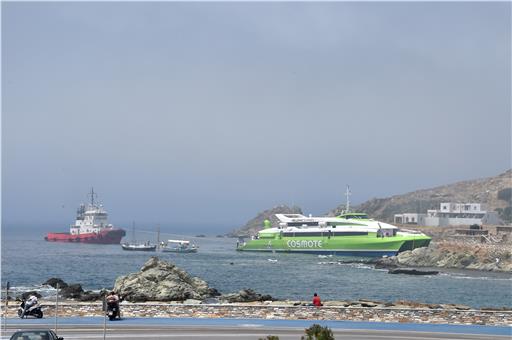 Tinos Port Authority dispatched boats at the incident location to transfer all passengers ashore