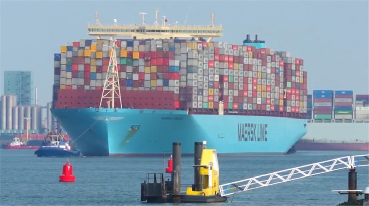 Record container shipment arrives in Rotterdam port (Video)