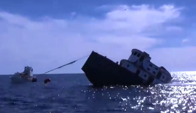 Tugboat sank as artificial reef in the Gulf of Mexico (Video)