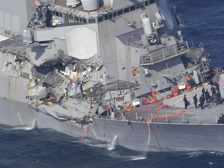 USS Fitzgerald in collision with containership ACX CRYSTAL off Yokosuka, Japan; Seven US sailors missing (Video)