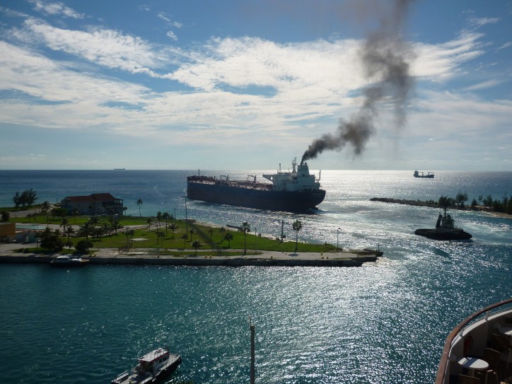 Delay on cleaner shipping fuel law would put more than 200,000 lives at stake