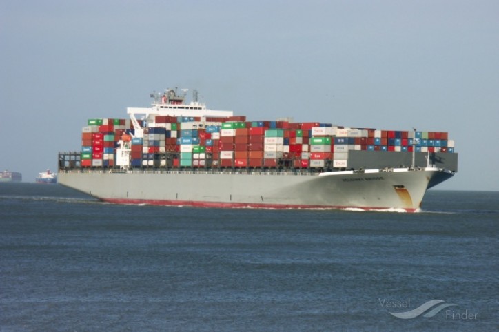 Container ship Helsinki Bridge breaking free from mooring in Boston