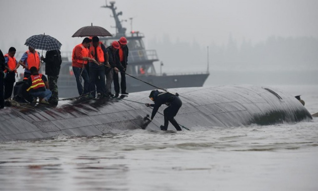 Chinese ferry sinks in Yangtze river with more than 400 missing