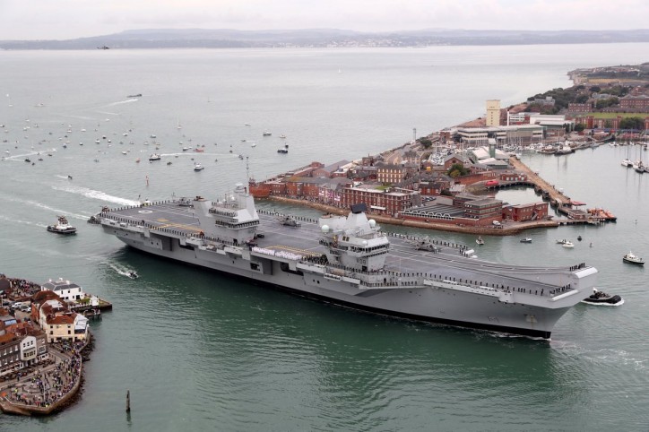 HMS Queen Elizabeth makes debut in Portsmouth with first entry to her home port (Video)