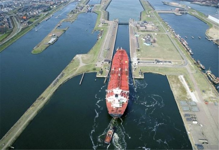 Port Amsterdam: Possibility of special passage regime at sea lock due to drought - VesselFinder