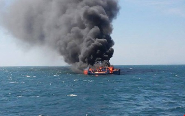 Fire destroys cargo ship off Binh Thuan Province, Vietnam 