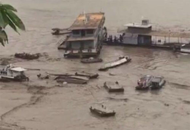 16 vessels sunk after landslide near Daning River in China