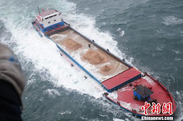 Five vessels in distress, two sunk, 26 crewmembers rescued in the Bohai Sea, China