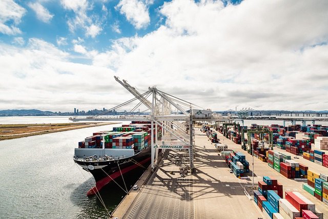 Port of Oakland, largest terminal operator OK new lease to 2027