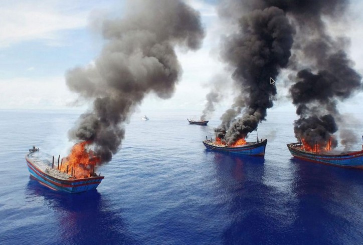 Palau Burns fishing boats to deter illegal fishing