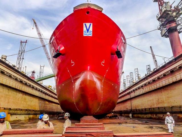 Spotted: Bitumen Tanker Iver Ambassador completes drydocking in Singapore