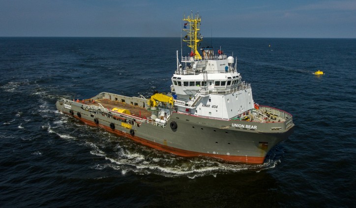 Boskalis transports and installs The Ocean Cleanup's first prototype (Video)