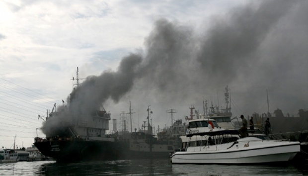 Cement carrier Divine Success Catches Fire at Tanjung Priok Seaport, North Jakarta (Video)